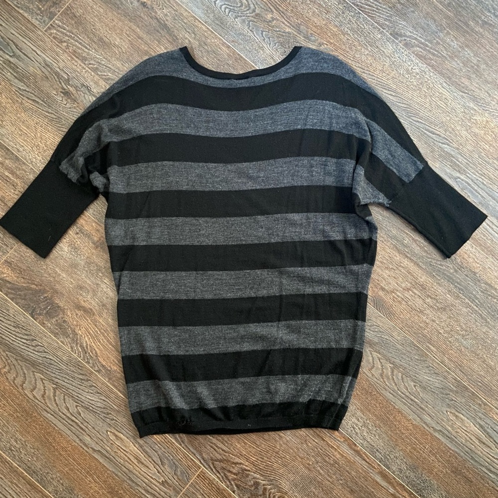 Ann Taylor black and gray tunic sweater - Picture 4 of 9